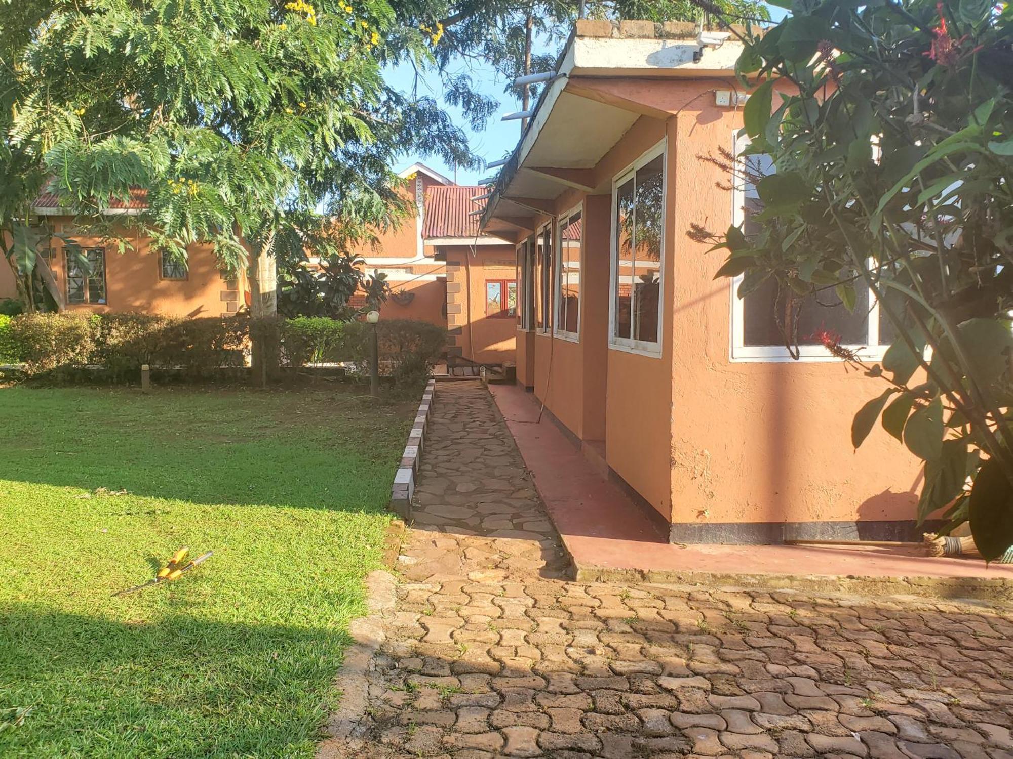 Gorilla African Guest House Εντέμπε Εξωτερικό φωτογραφία