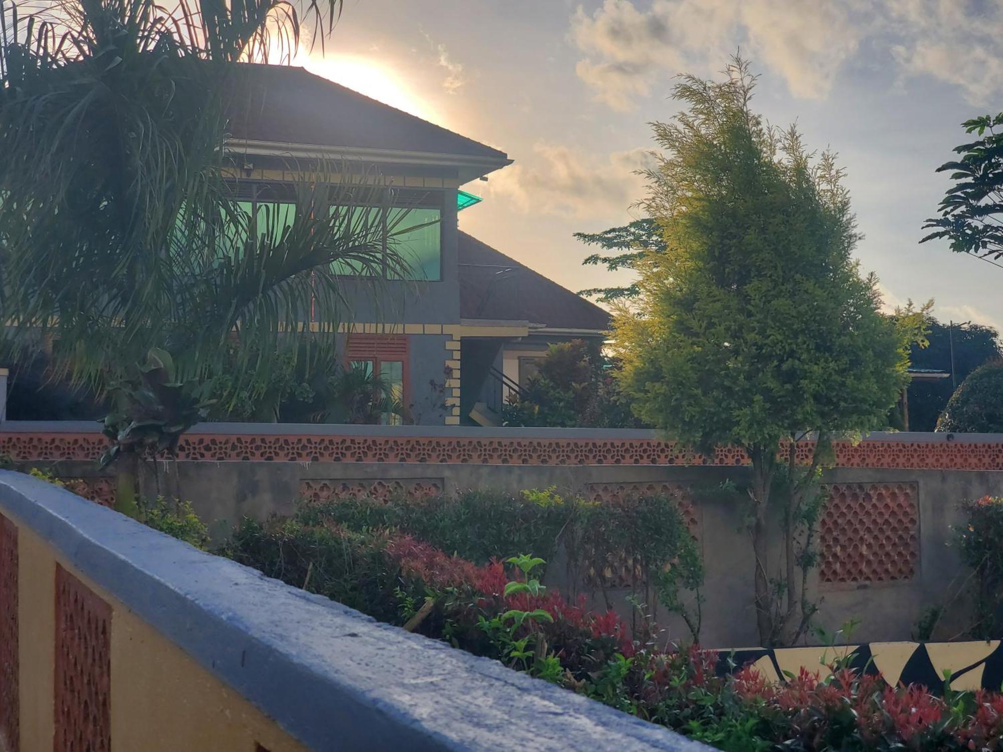 Gorilla African Guest House Εντέμπε Εξωτερικό φωτογραφία